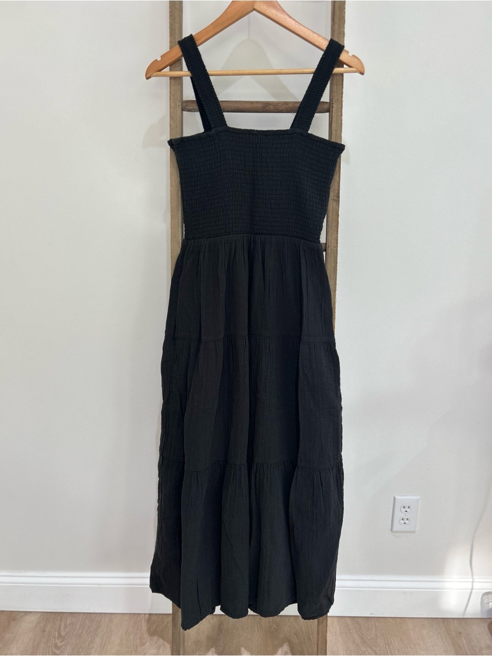 Quince Black Smocked Tiered Midi Dress Sleeveless Pocket’s Women’s Size XS NWT - Picture 6 of 8